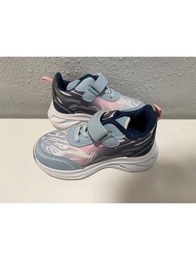 Kids' Lightweight Athletic Sneakers Size 5 with Strap
